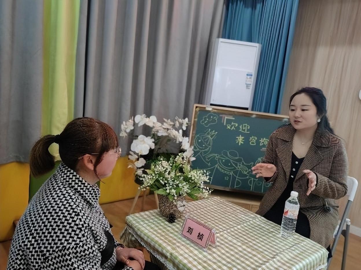 翠屏區家長學校走進菜幼，點亮科學育兒之路——家庭教育公益講座與咨詢服務同步開展